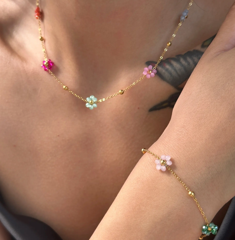 Dainty Flower Bracelet